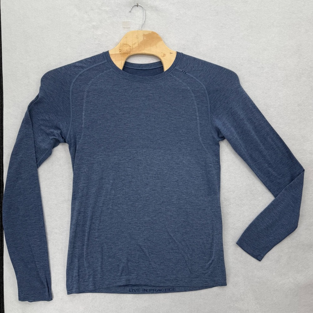 Lululemon Metal Vent Tech Long Sleeve 2.0
Midnight Shadow / Tempest‎ Blue Medium